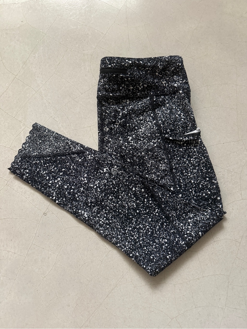 Lululemon Black & White High-Rise Leggings size 8